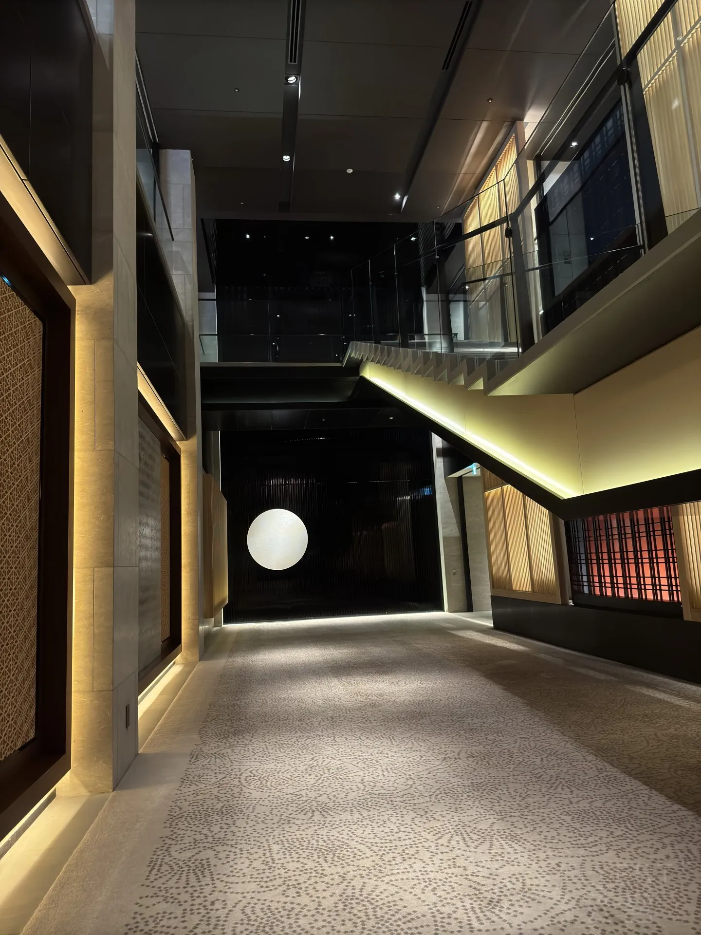 160446LRVLLAVRCQGYSVBT.jpg