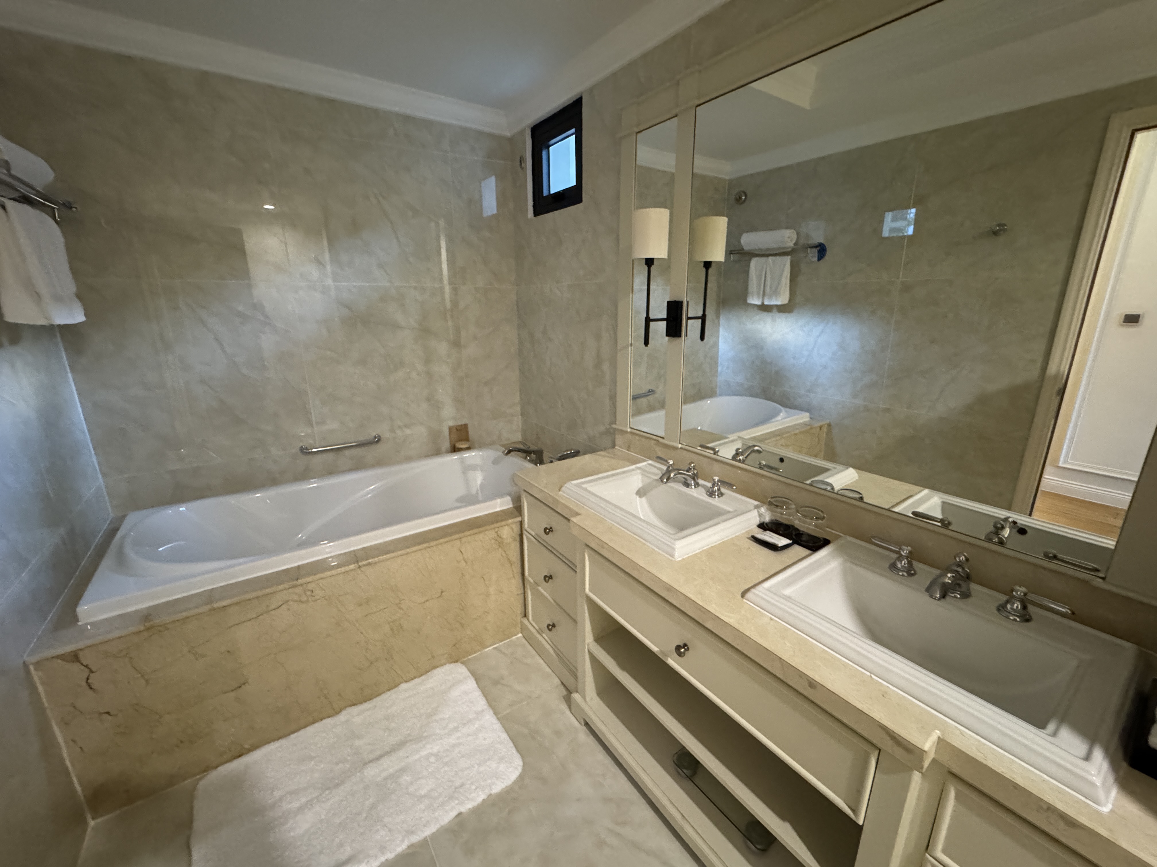 ��LH-26��Marriott Resort������˽�� �ؾ��ȼ٣�᭸����Non Nuoc Beach Villa�������