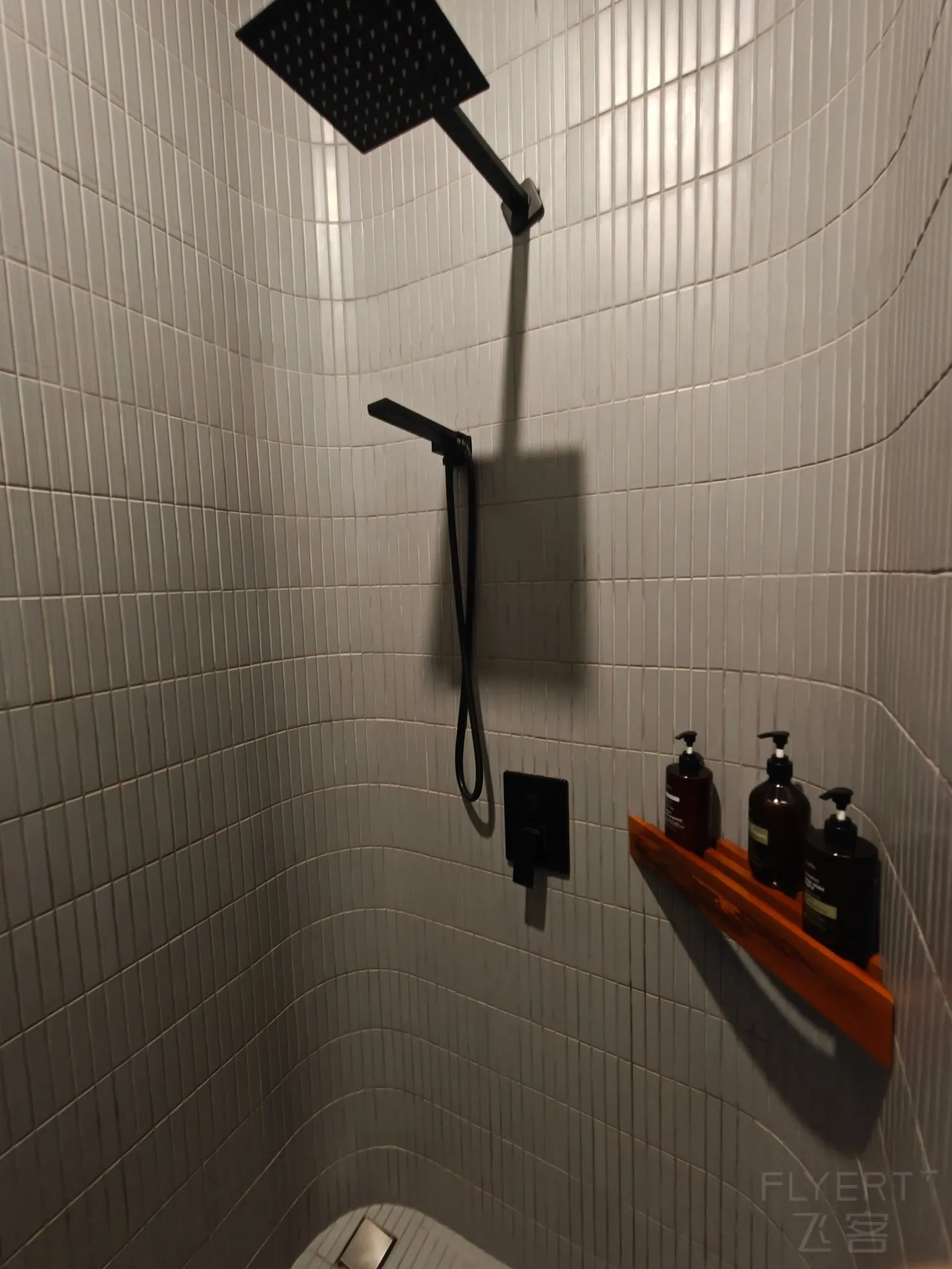 105905nObPN2M051rfpwl3.jpg