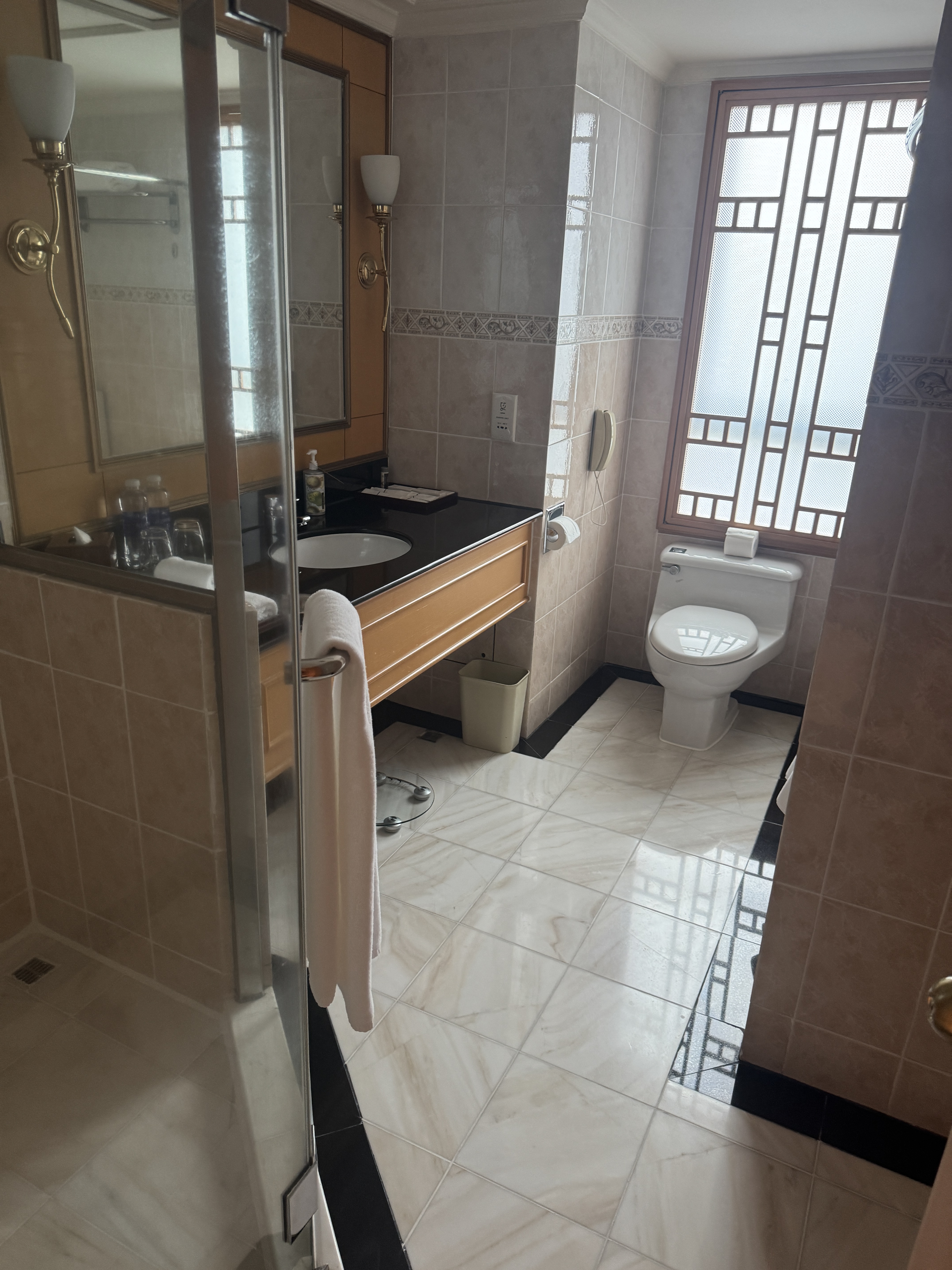 �ǳ����յ���ס�˺�־�������Ƶ�